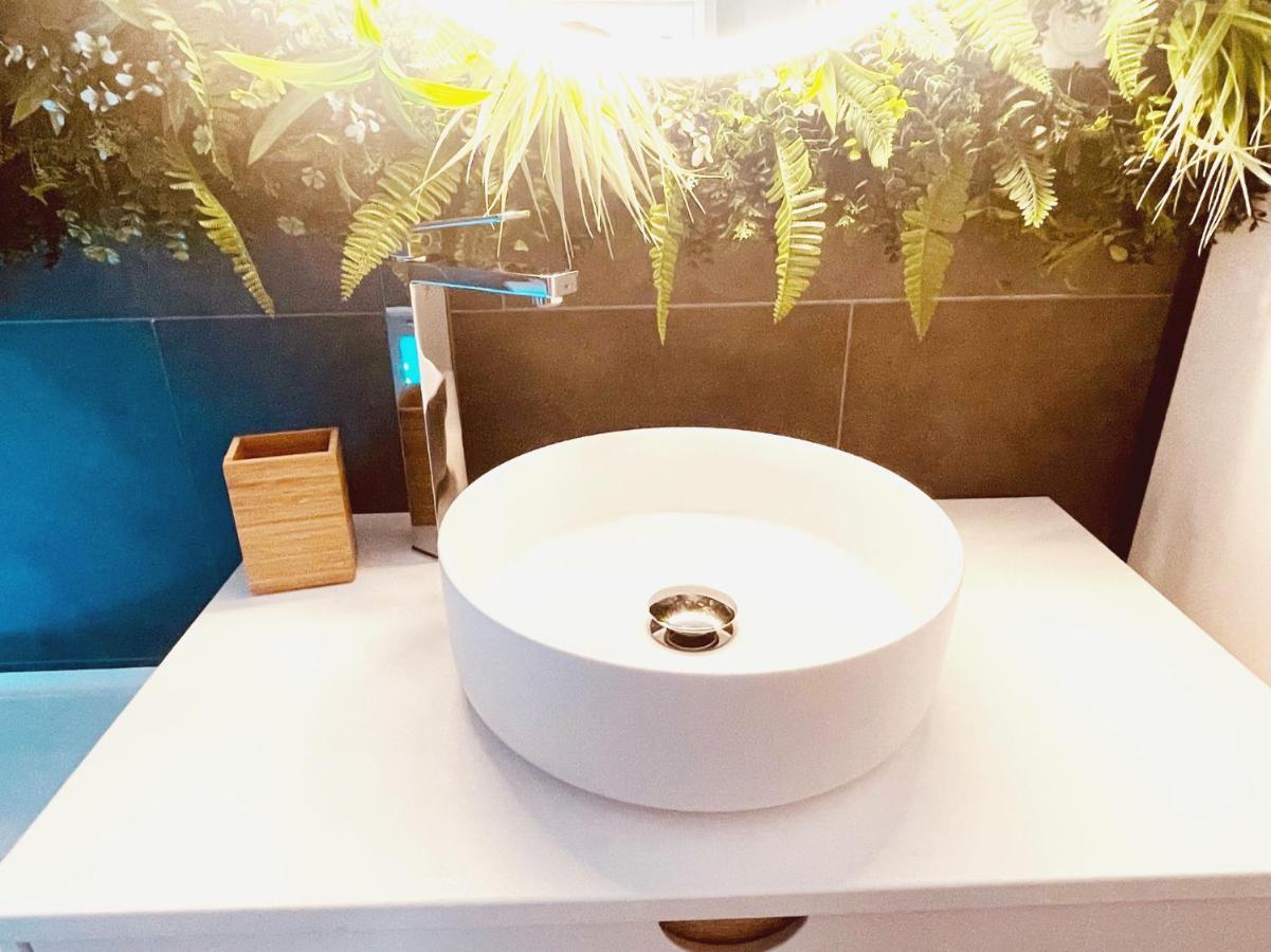 Le Jungle Spa **** 尼姆 外观 照片